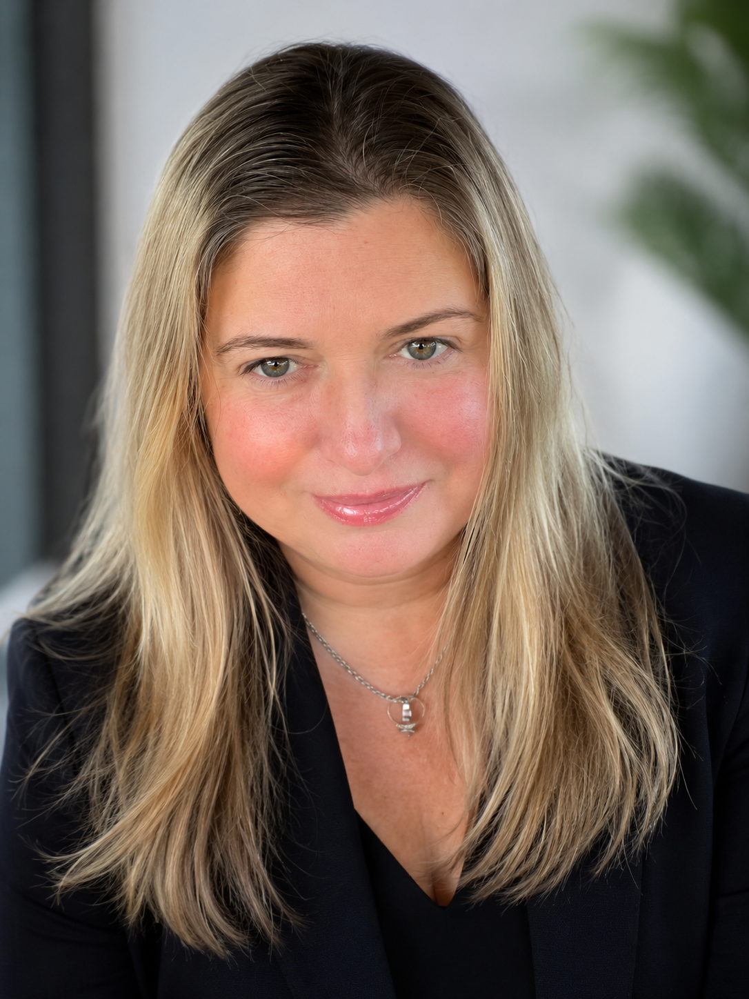 Christina Raines headshot